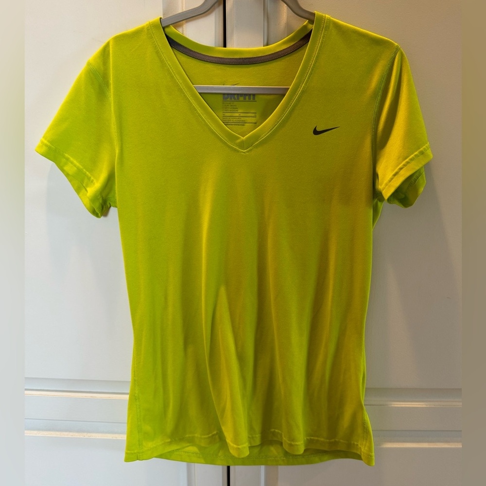 Nike Women’s Athletic Shirt Size Medium